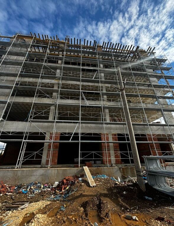 Appartamento 1+1 in vendita in una zona in sviluppo con facile accesso, ideale per abitare o investimento.