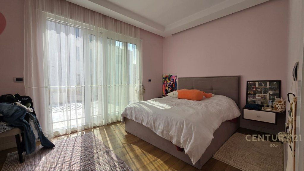 JEPET ME QERA PENTHOUSE 3+1+2 ME VERANDE + POST PARKIMI, LIQENI I THATE!!! 1,600 € /Muaj