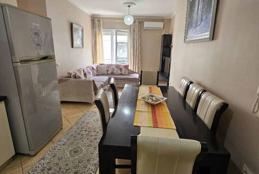 Tek Santana Ne Astir Jepet Me Qira Apartament 2+1 I Mobiluar!