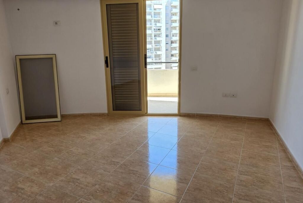 Ne Vlore, Ne Lungomare Shitet Apartament 2+1 Me Pamje Nga Deti!