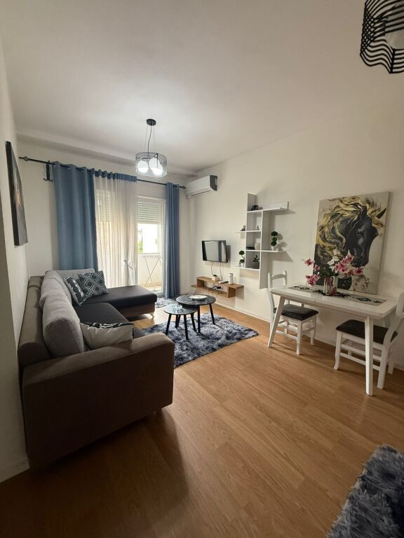 Apartament 1+1 me qera tek Materniteti i Ri ne Brryl