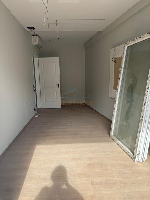 Shitet apartament 1+1 , 5 Maj Tirane