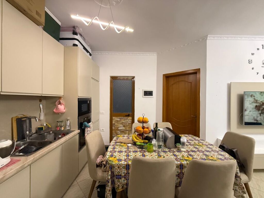 Appartamento 1+1 In Vendita Vicino ai Palazzi Çabej, Yzberish