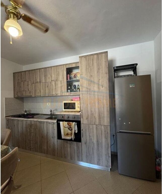 Shitet, Apartament 2+1, Fresk.