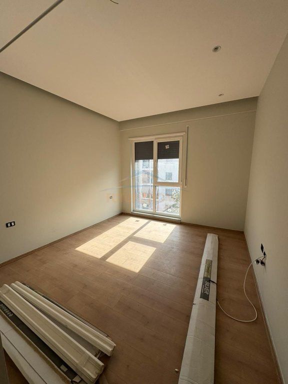 Shitet, Apartament 2+1, 5 Maji, Tirane.
