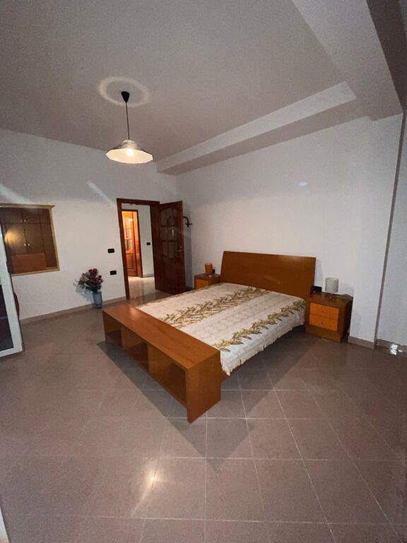 🏡 FOR RENT | JEPET ME QIRA APARTAMENT 3+1+2+2 – VLORË, SKELE (BULEVARDI)