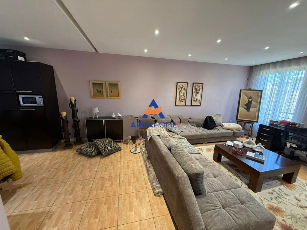 VENDESI APPARTAMENTO 2+1+BALCONE "TE ZOGU I ZI" 230.000 EURO
