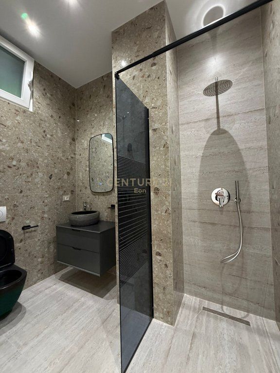 IN VENDITA APPARTAMENTO 2+1+2 BAGNI E VERANDA, SEFER EFENDIU, DURRËS!