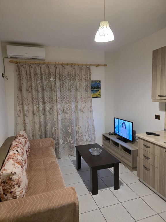 🏡 APARTAMENT 1+1 ME QERA NË XHAMLLIK