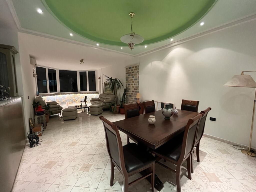 🏡 FOR RENT | JEPET ME QIRA APARTAMENT 3+1+2+2 – VLORË, SKELE (BULEVARDI)
