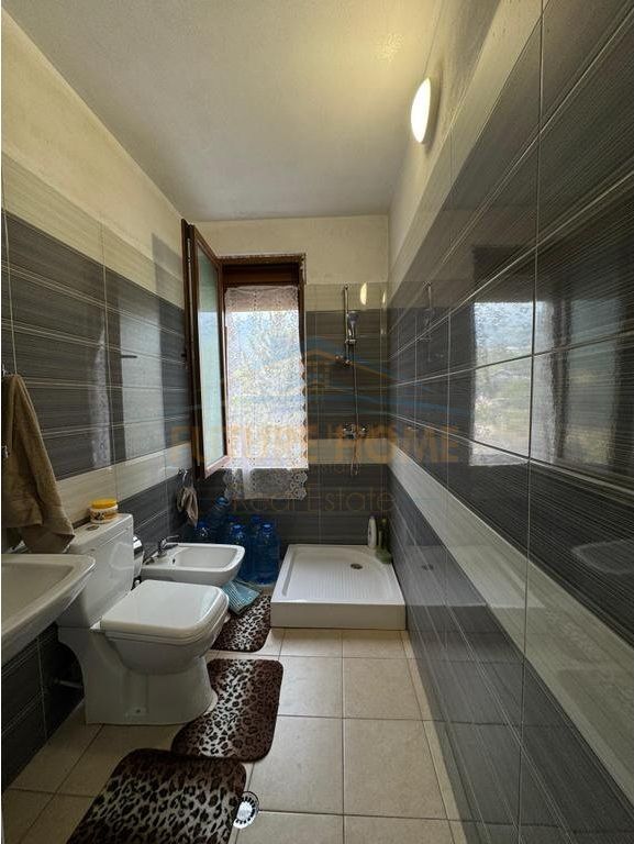 Shitet, Apartament 2+1, Fresk.
