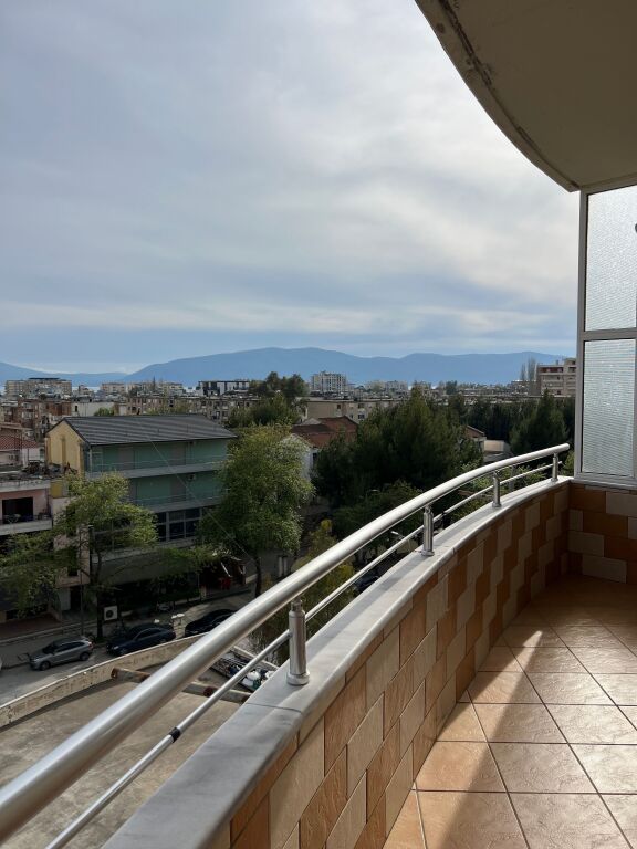 🏡 Jepet me qera Apartament Gjigand 2+1+2 &amp; 2 Bllk ne Vlore - Perballe Shk. Jani Minga - 40,000 Lekë/Muaji