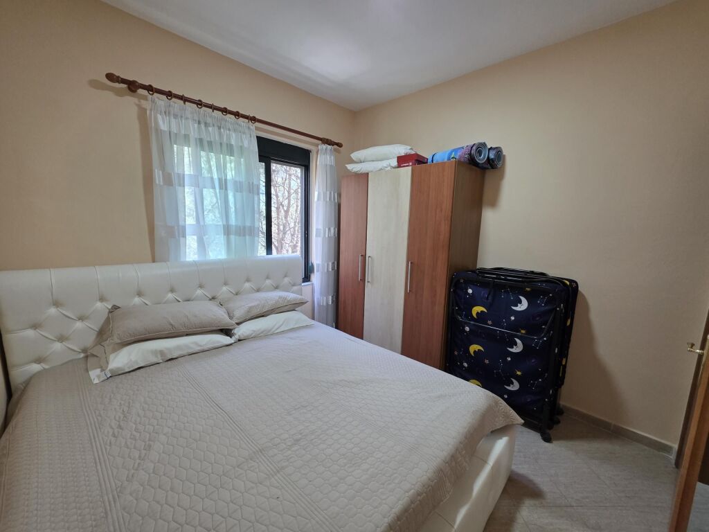 Ne Qerret Jepet Me Qira Apartament 1+1 Per Afatgjatë