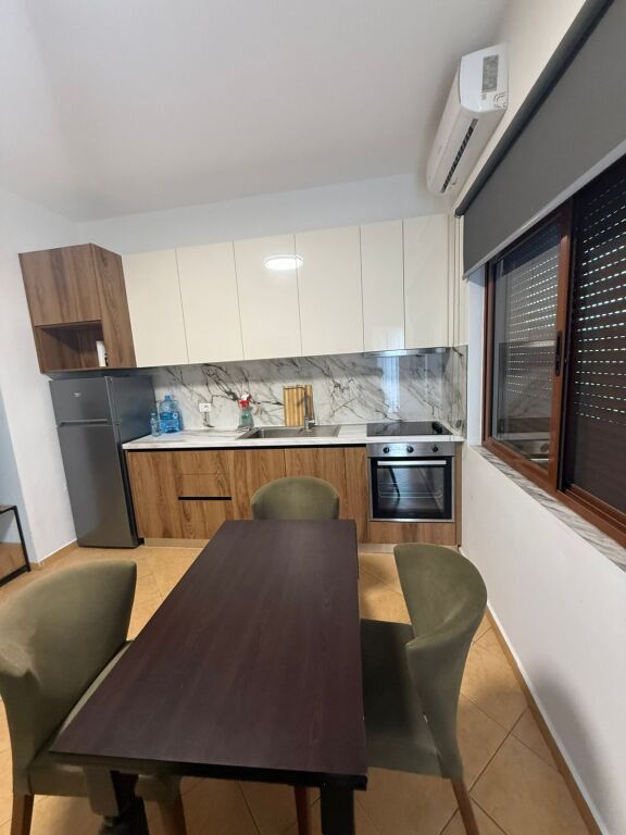 Bulevardi Ri Jepet Apartament 2+1 Me Qera