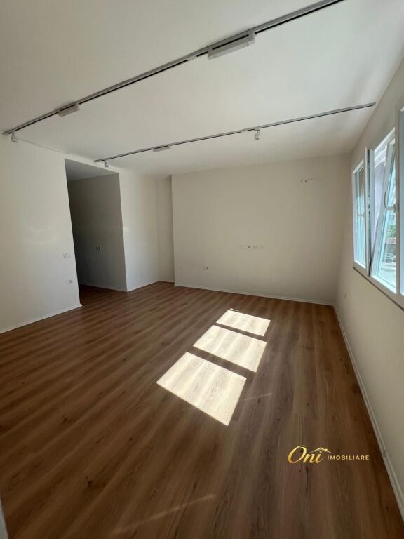 UFFICIO IN AFFITTO 135M2 PAZARI I RI