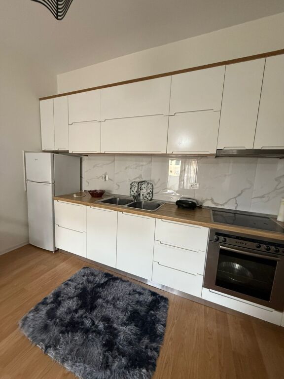 Apartament 1+1 me qera tek Materniteti i Ri ne Brryl