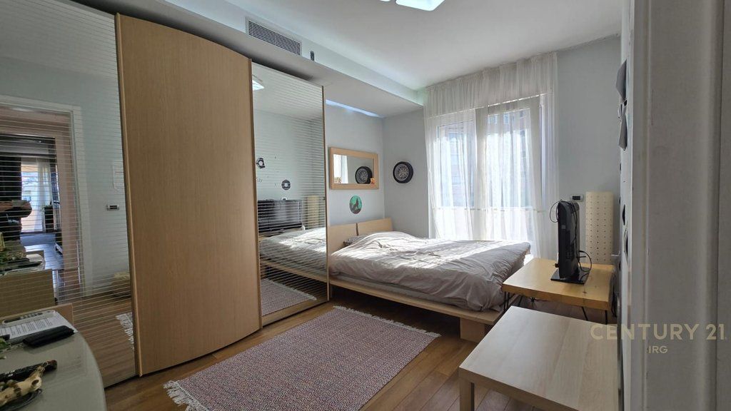 JEPET ME QERA PENTHOUSE 3+1+2 ME VERANDE + POST PARKIMI, LIQENI I THATE!!! 1,600 € /Muaj