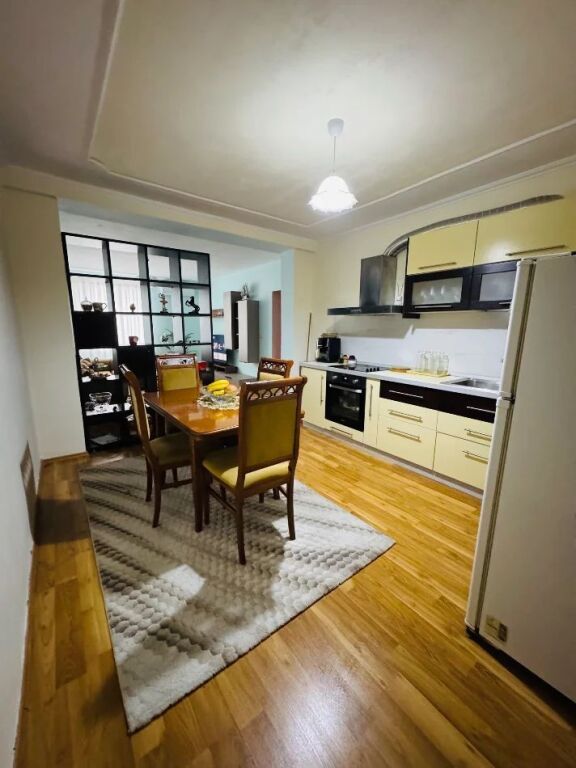 Jepet Apartament 1+1 Rruga e Kosovareve