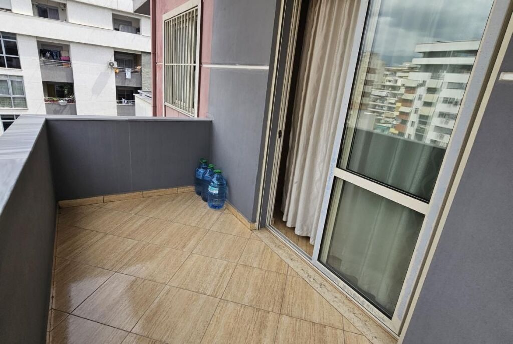Tek Santana Ne Astir Jepet Me Qira Apartament 2+1 I Mobiluar!