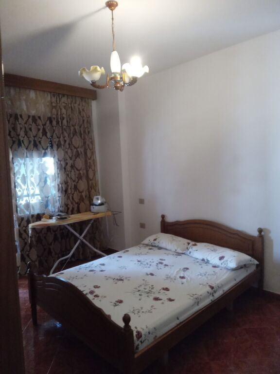 🏡✨ For Rent | Jepet me qera apartament 2+1 në anë të Bulevardit, Vlorë 🌟 📍 Apartamenti ndodhet në katin e 9 dhe