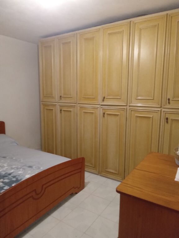 🏡 JEPET ME QIRA – SHTËPI PRIVATE 2+1 | VLORË – CENTRALE Jepet me qira shtëpi private 2+1 në zonën