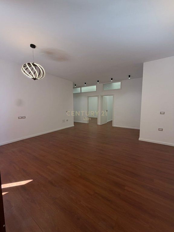 IN VENDITA APPARTAMENTO 2+1+2 BAGNI E VERANDA, SEFER EFENDIU, DURRËS!