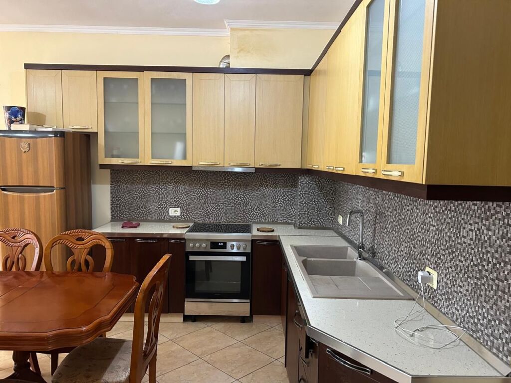SHITET APARTAMENT 2+1 | Pranë Casa Italia