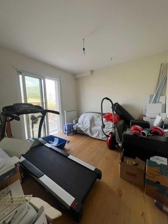 SHITET APARTAMENT 2+1 + 2 TUALETE + 3 BALLKONE /  Kompleksi Latifi, Kinostudio
