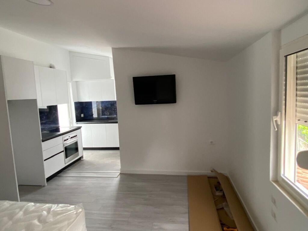 STUDIO APARTMENT 27000 LEKE.FORMER ELECTRIC MARKET.BUILDING WITH ANTENNAS