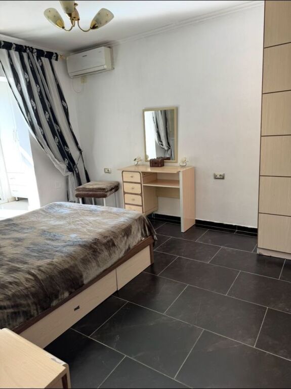 Apartament 2+1 me qera tek Bar Oslo ne Brryl
