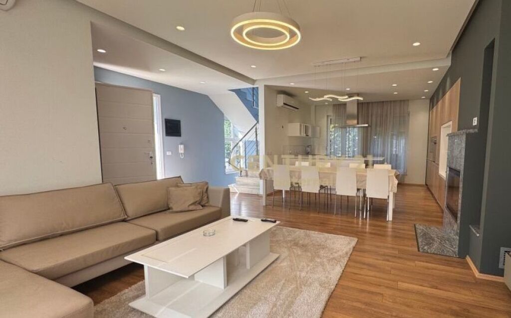 Villa in affitto a Teg