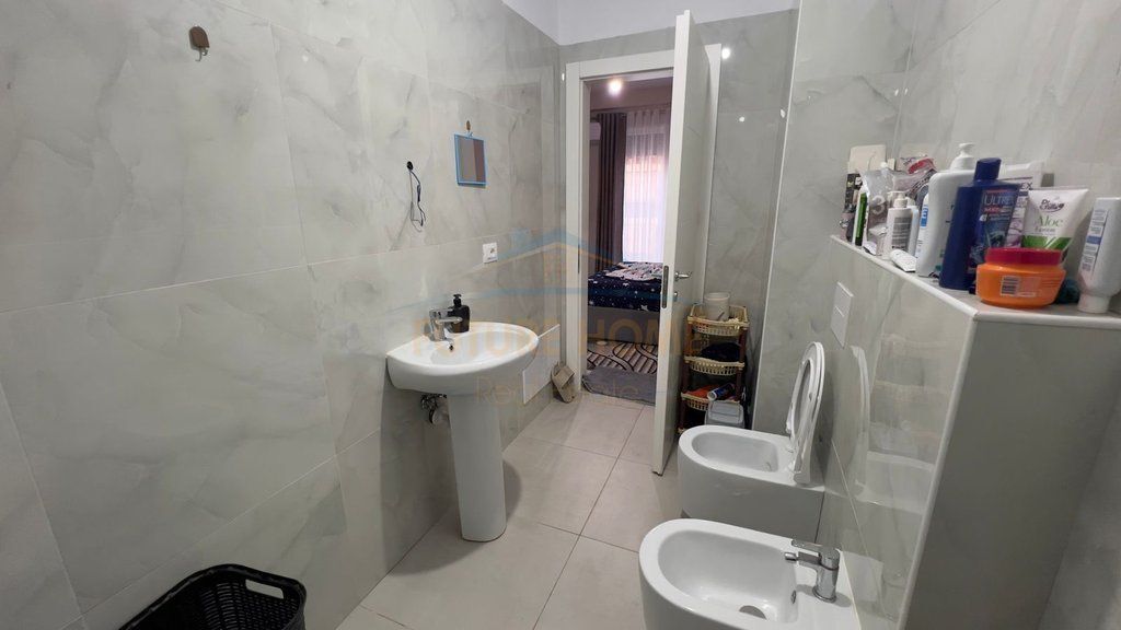 Shitet, Apartament 2+1+2+Post Parkimi, Kompleksi Jolla, Unaza e Re.