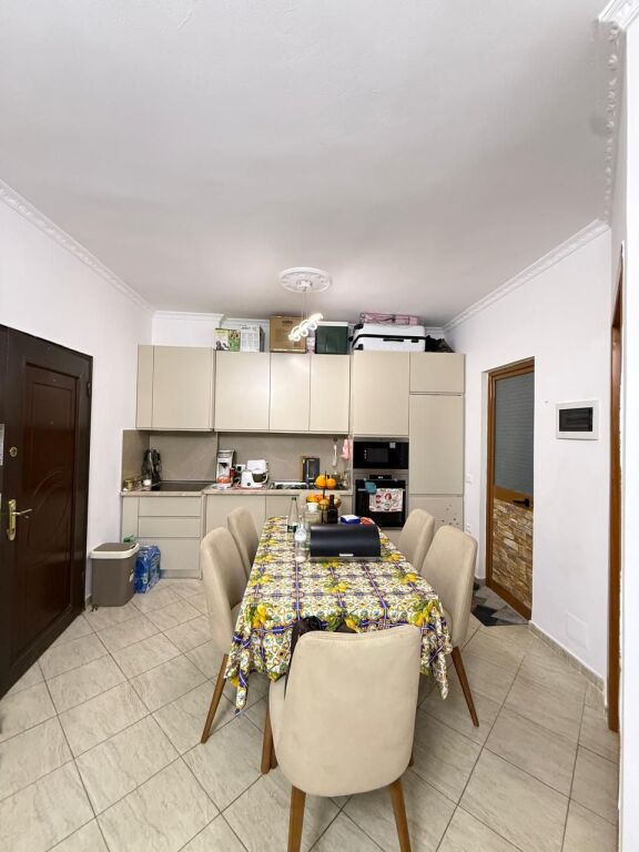 Appartamento 1+1 In Vendita Vicino ai Palazzi Çabej, Yzberish