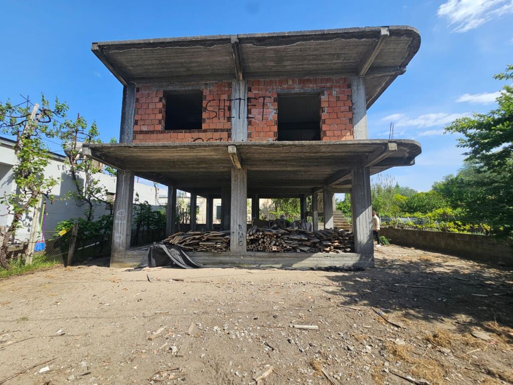 🏡 SHITET SHTËPI PRIVATE 2 KATE – FAZË KARABINA TEK XHAMIA 4 MINARET