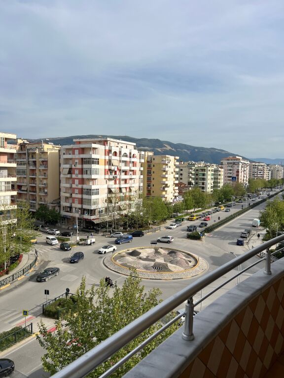 🏡 Jepet me qera Apartament Gjigand 2+1+2 &amp; 2 Bllk ne Vlore - Perballe Shk. Jani Minga - 40,000 Lekë/Muaji