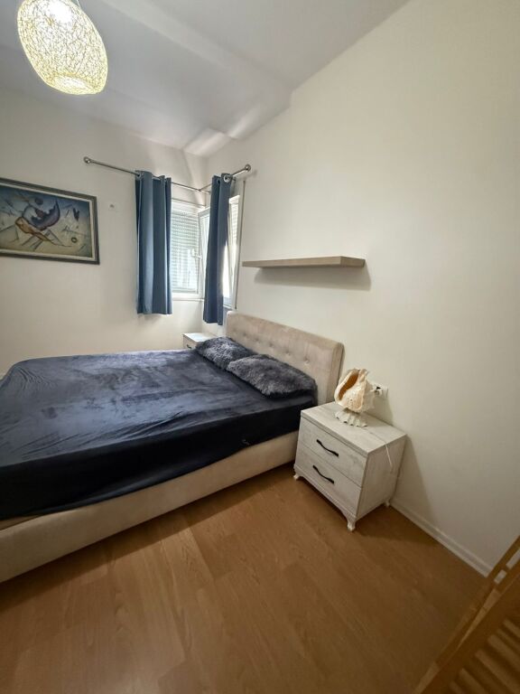 Apartament 1+1 me qera tek Materniteti i Ri ne Brryl