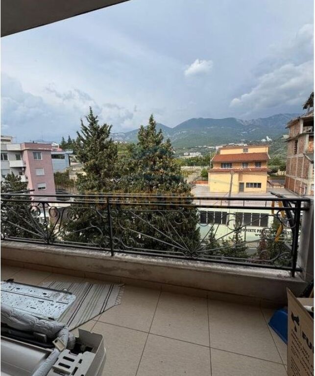 Shitet, Apartament 2+1, Fresk.