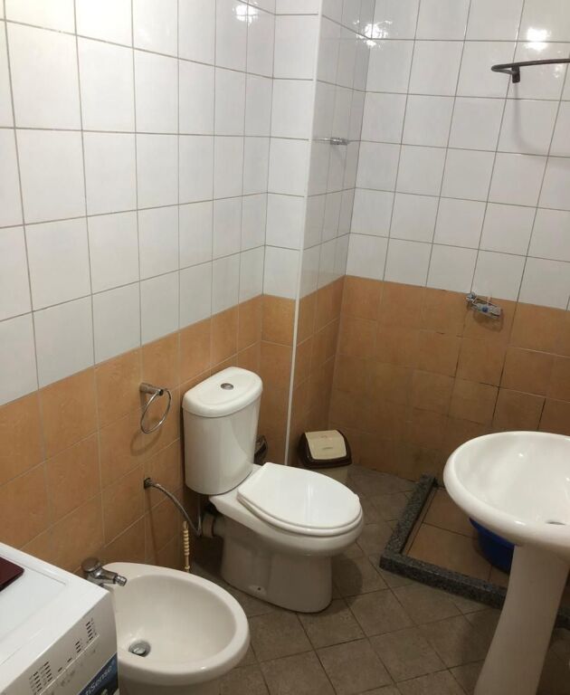Jepet me qera Apartamenti 1+1 , Xhamllik rruga Tell Ndini mbrapa Farmaci Dite e Nate  370 Mije leke