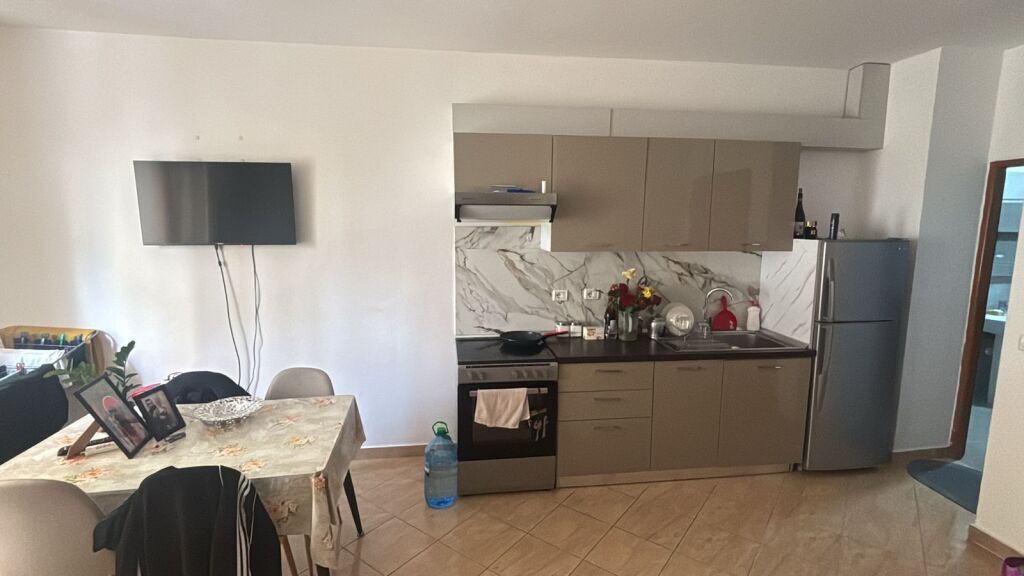 Apartment 1+1 for rent, Astir near the Roundabout 400 thousand lek