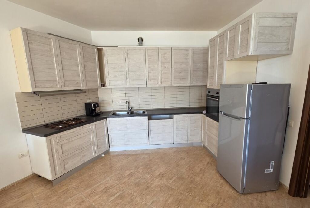 Ne Vlore, Ne Lungomare Shitet Apartament 2+1 Me Pamje Nga Deti!