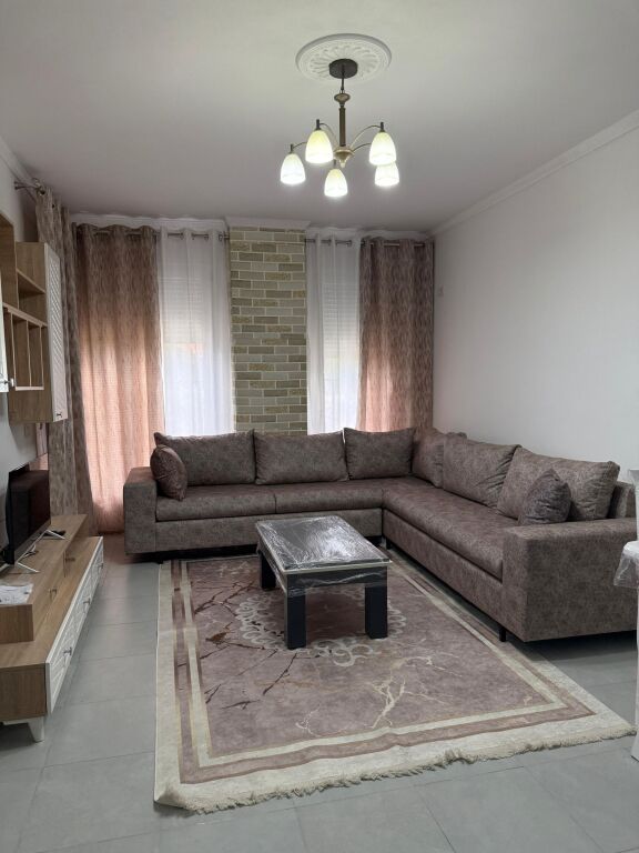 Qera | Apartament 2 + 1+2 | Rruga 5 Maji | 600 €/muaj