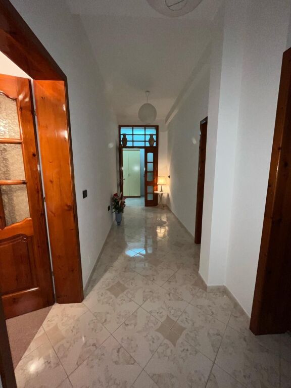 🏡 FOR RENT | JEPET ME QIRA APARTAMENT 3+1+2+2 – VLORË, SKELE (BULEVARDI)