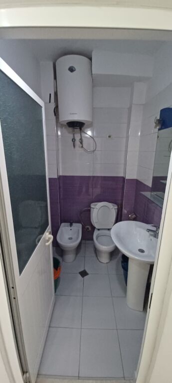 Jepet me qira 2+1 bosh Xhamlliku 350 mije leke