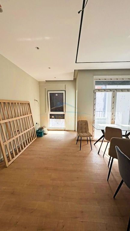 Shitet, Apartament 2+1, 5 Maji, Tirane.