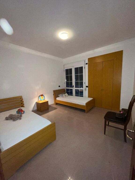 🏡 FOR RENT | JEPET ME QIRA APARTAMENT 3+1+2+2 – VLORË, SKELE (BULEVARDI)