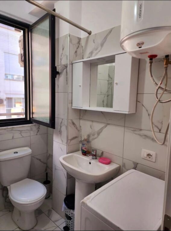 Qera | Apartament 1 + 1 | Rruga 5 Maji | 450 €/muaj