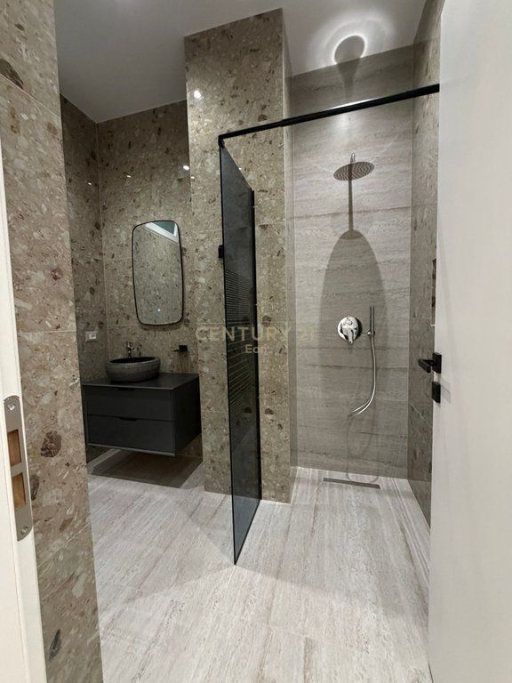 IN VENDITA APPARTAMENTO 2+1+2 BAGNI E VERANDA, SEFER EFENDIU, DURRËS!