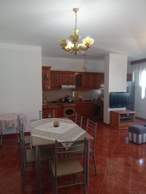 🏡✨ For Rent | Jepet me qera apartament 2+1 në anë të Bulevardit, Vlorë 🌟 📍 Apartamenti ndodhet në katin e 9 dhe