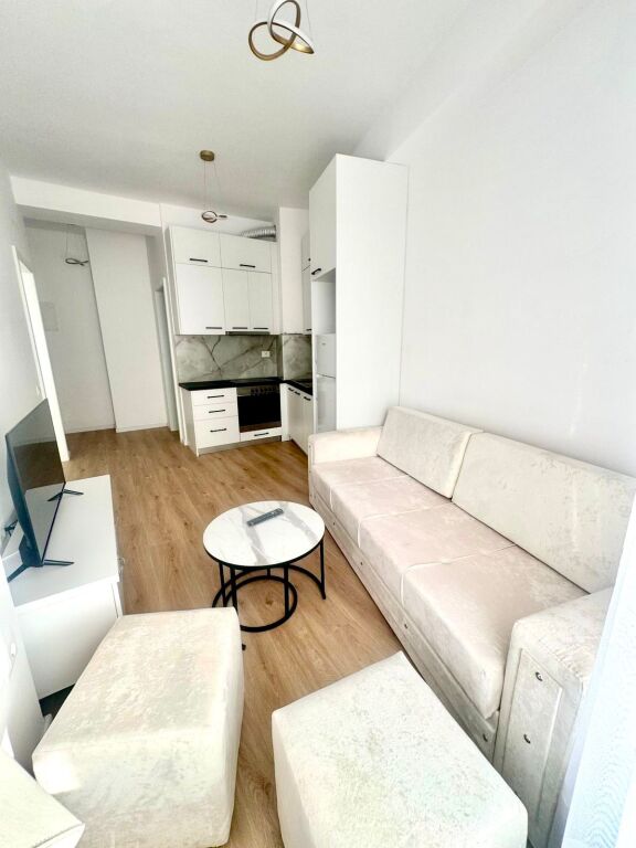 🏢Ne zonen e Ali Demit,Rezidenca Kaimi jepet me qera apartament 1+1,i mobiluar 43,000Leke    