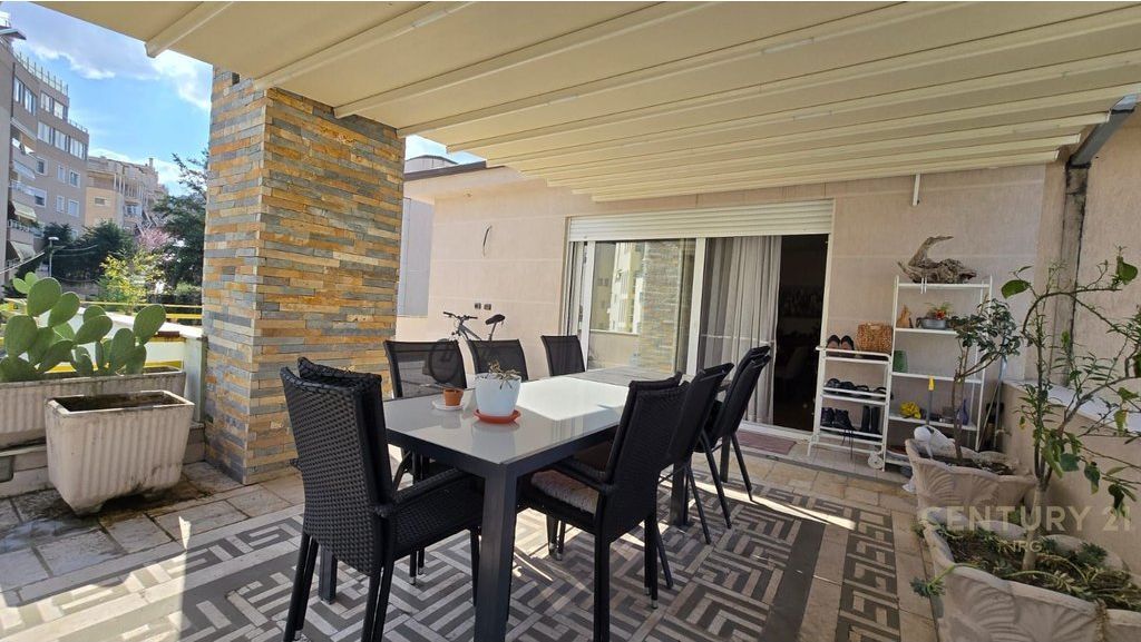 JEPET ME QERA PENTHOUSE 3+1+2 ME VERANDE + POST PARKIMI, LIQENI I THATE!!! 1,600 € /Muaj